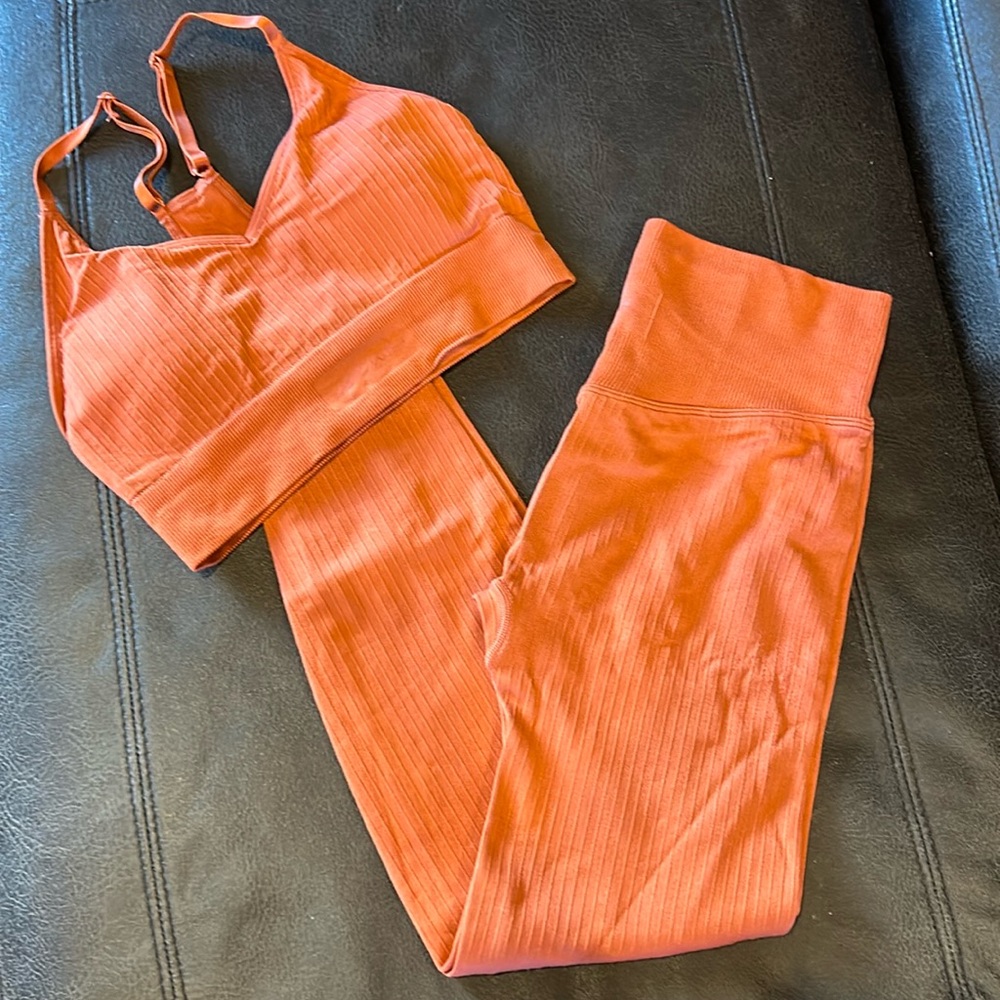 VS PINK Active 2 Piece Ribbed Leggings and Sports bra Set ✨Like New Condition
